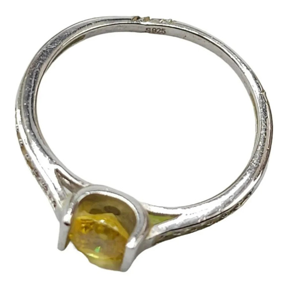 925 Sterling Silver Yellow Glass Solitaire Style Ring Faceted Size 6 - Picture 2 of 6